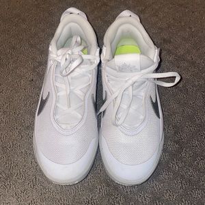 Boys Nike Hustle size 5